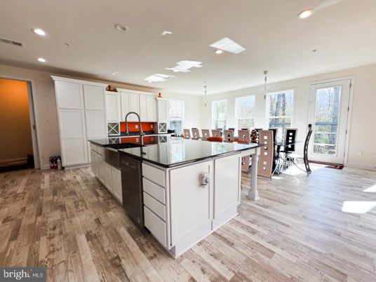 Dining room, Interior, Kitchen, Pendant Lights, Recessed Lighting, Wood Texture Flooring