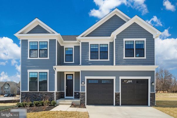 Attached, Exterior, Facade, American Craftsman
