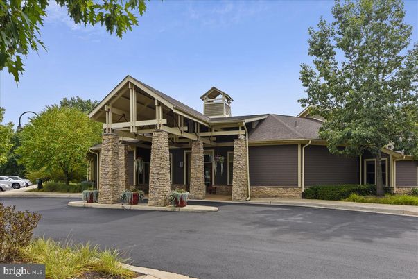Attached, Exterior, Facade, American Craftsman