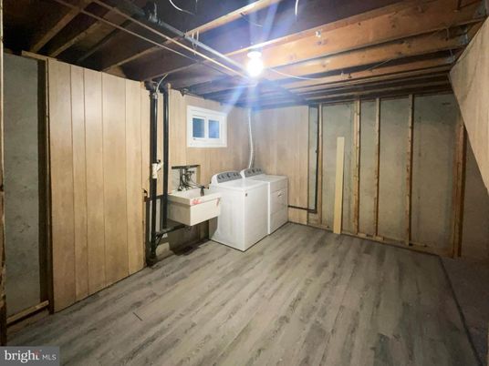 Interior, Washer, Wooden Beams, Wood Texture Flooring