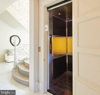 Elevator, Interior