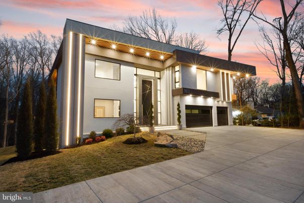 Attached, Exterior, Facade, Modern