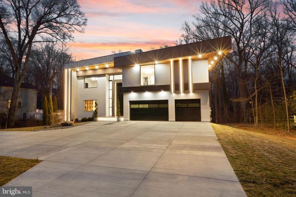 Attached, Exterior, Facade, Modern