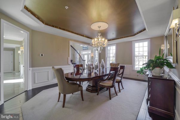Chandelier, Dining room, Interior, Recessed Lighting, Wood Texture Flooring