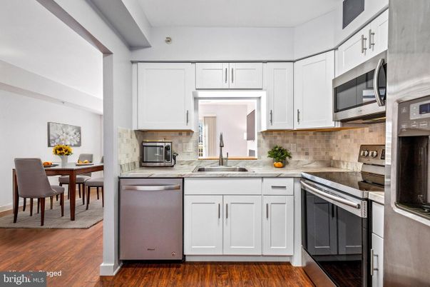 Dining room, Interior, Kitchen, Stainless Steel Appliances, Wood Texture Flooring