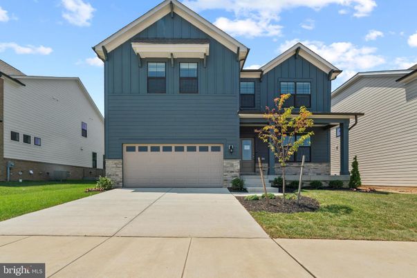 Attached, Exterior, Facade, Farmhouse