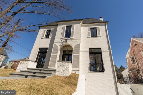 Exterior, Facade, Georgian