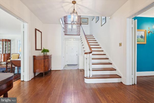 Interior, Pendant Lights, Wood Texture Flooring
