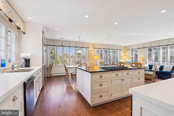 Dining room, Interior, Kitchen, Pendant Lights, Recessed Lighting, Wood Texture Flooring