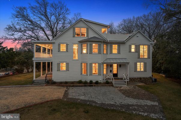 Exterior, Facade, Farmhouse