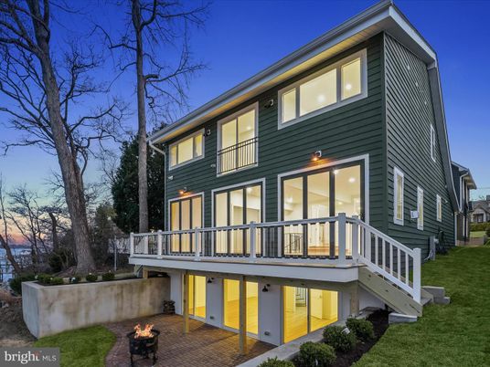 Backyard, Exterior, Facade, Modern