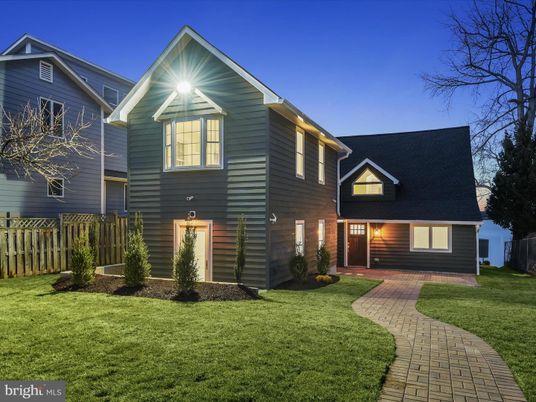 Exterior, Facade, American Craftsman