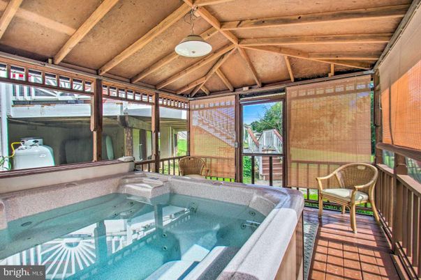 Hot Tub, Interior, Wooden Beams, Wooden Ceilings
