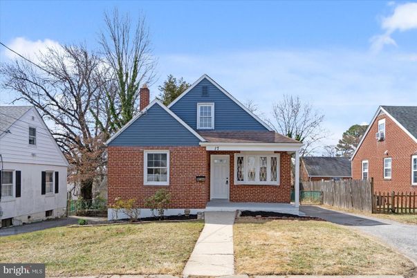 Exterior, Facade, Brick Facade, Cape Cod