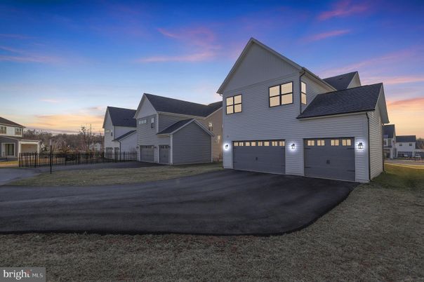 Attached, Exterior, Facade, Farmhouse
