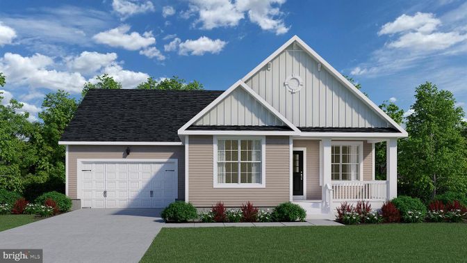Attached, Exterior, Facade, Farmhouse