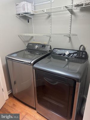 Interior, Washer, Wood Texture Flooring