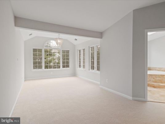 Empty room, Interior, Pendant Lights
