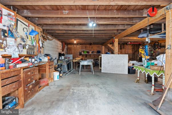 Garage, Interior, Wooden Beams