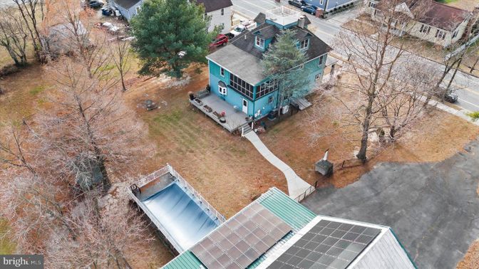 Exterior, Drone