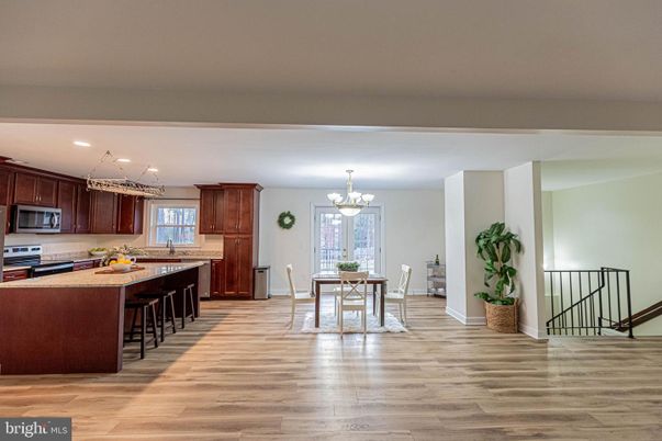 Chandelier, Dining room, Interior, Kitchen, Pendant Lights, Recessed Lighting, Wood Texture Flooring