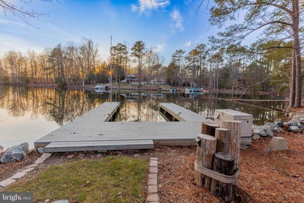 Exterior, Lake