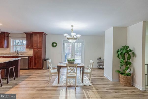 Chandelier, Dining room, Interior, Kitchen, Recessed Lighting, Wood Texture Flooring