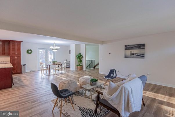 Chandelier, Dining room, Interior, Living room, Wood Texture Flooring