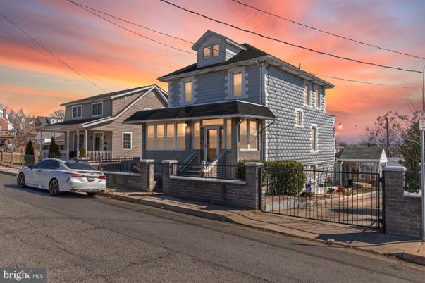 Exterior, Facade, Queen Anne Victorian