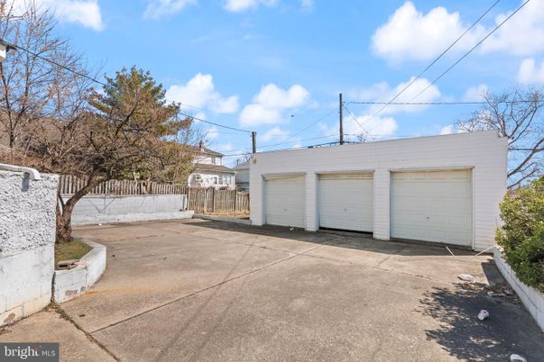 Detached Garage, Exterior