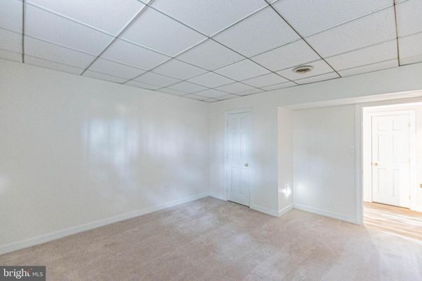 Empty room, Interior
