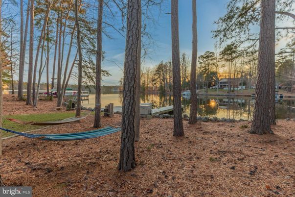 Exterior, Lake