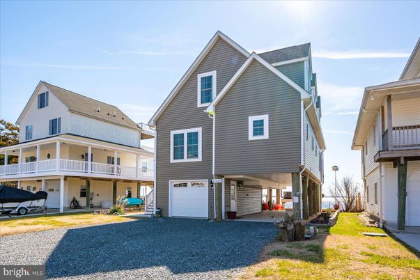 Attached, Exterior, Facade, Farmhouse