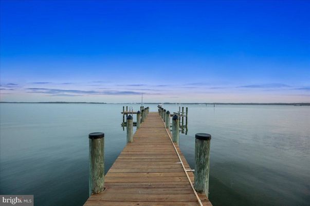 Exterior, Lake