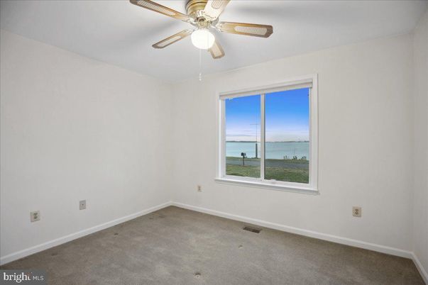 Empty room, Interior, Water