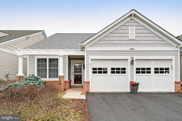 Attached, Exterior, Facade, Ranch