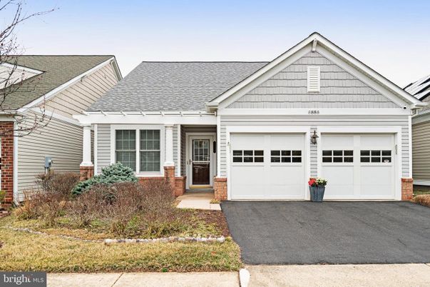 Attached, Exterior, Facade, Ranch