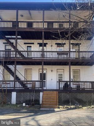 Exterior, Facade, Rowhouse