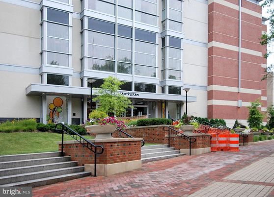 Exterior, Facade, Brick Facade, Highrise