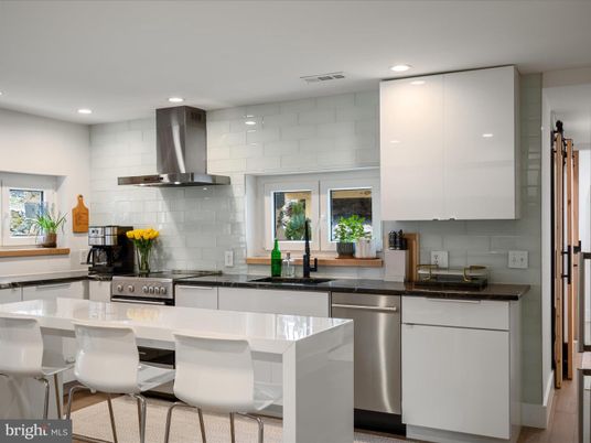Dining room, Interior, Kitchen, Recessed Lighting, Stainless Steel Appliances