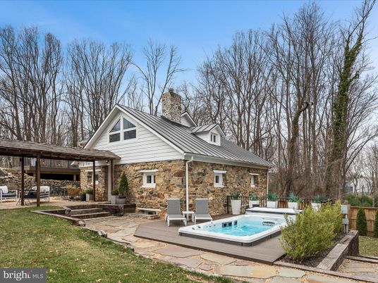 Exterior, Hot Tub, Pool