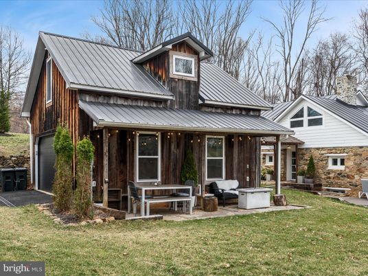 Exterior, Facade, Log Home