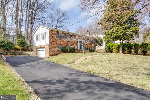 Attached, Exterior, Facade, Brick Facade, Raised Ranch