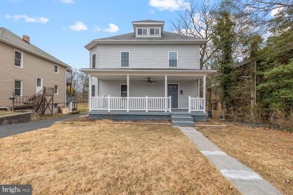 Exterior, Facade, American Foursquare