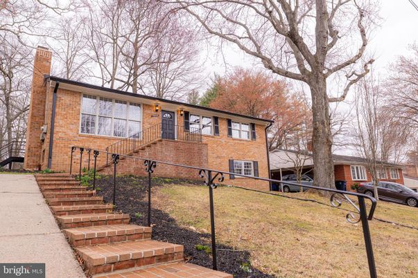 Exterior, Facade, Brick Facade, Cape Cod
