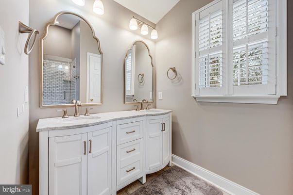 Bathroom, Dual Sink Vanities, Interior