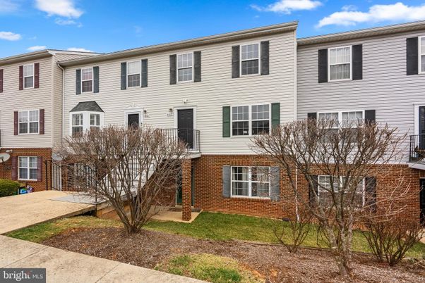 Exterior, Facade, Brick Facade, Rowhouse