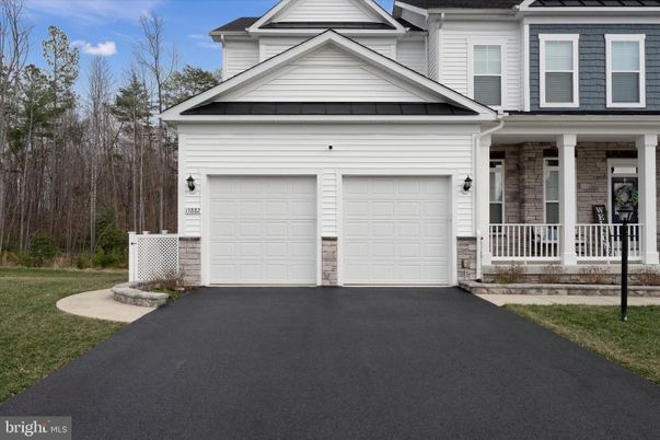 Attached, Exterior, Facade, American Craftsman