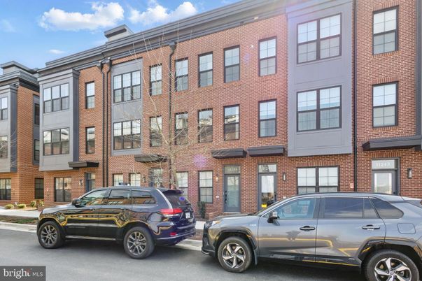 Exterior, Facade, Brick Facade, Rowhouse
