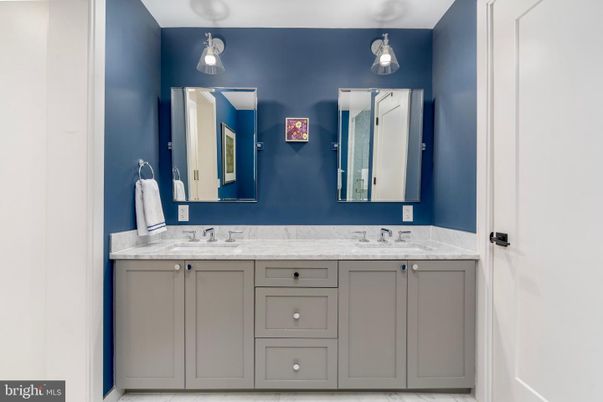 Bathroom, Dual Sink Vanities, Interior